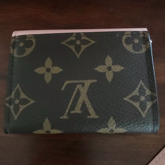 SOLD❌ Vuitton Zoe Pink Mono wallet - Picture 6 of 6